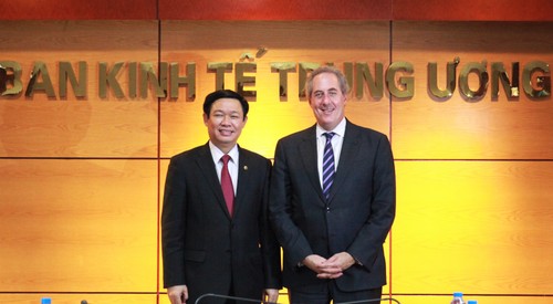 Party official discusses TPP with US Trade Representative - ảnh 1
